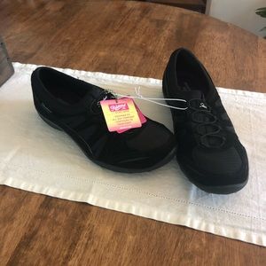 Skechers Relaxed Fit Memory Foam Black 9 NWT